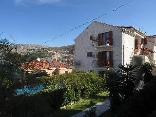 Valjalo * Ντουμπρόβνικ